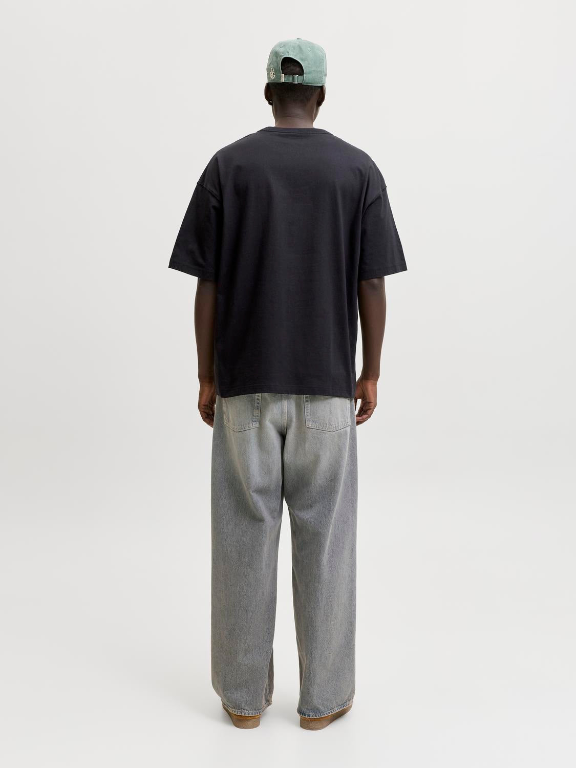 model_shot-back